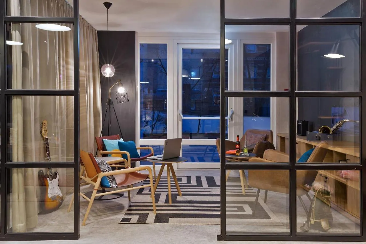 Moxy Berlin Humboldthain Park 4*,