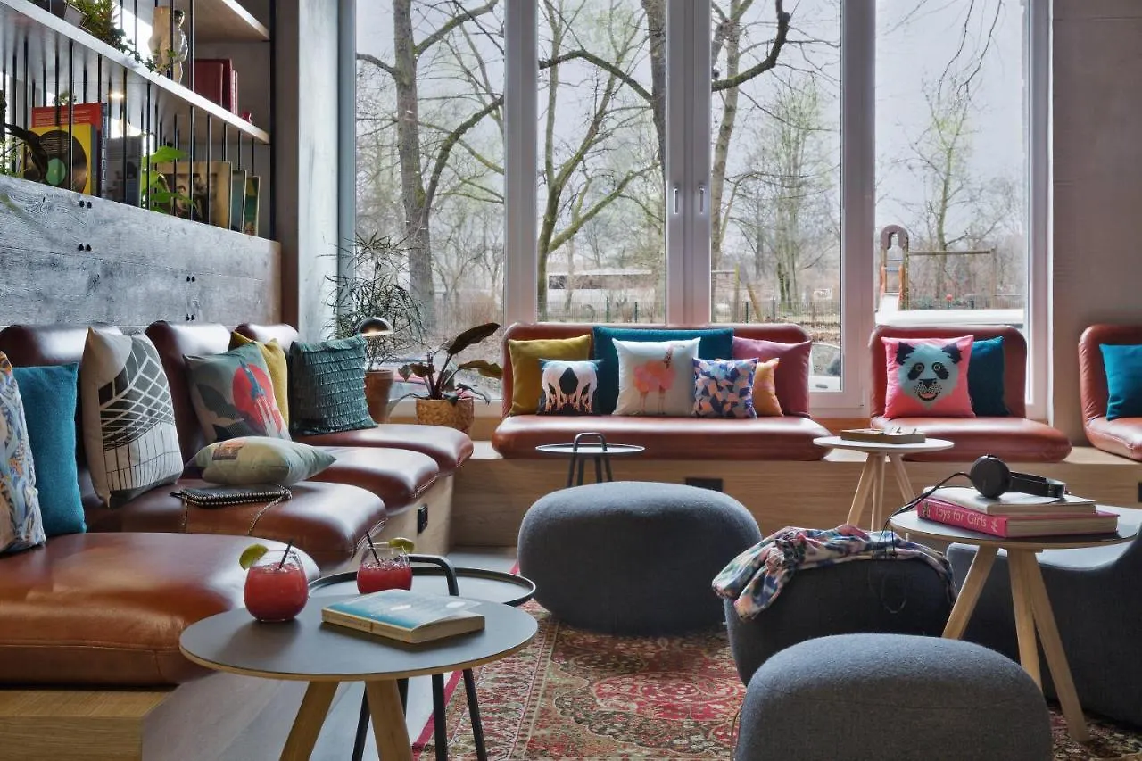 Moxy Berlin Humboldthain Park 4*,