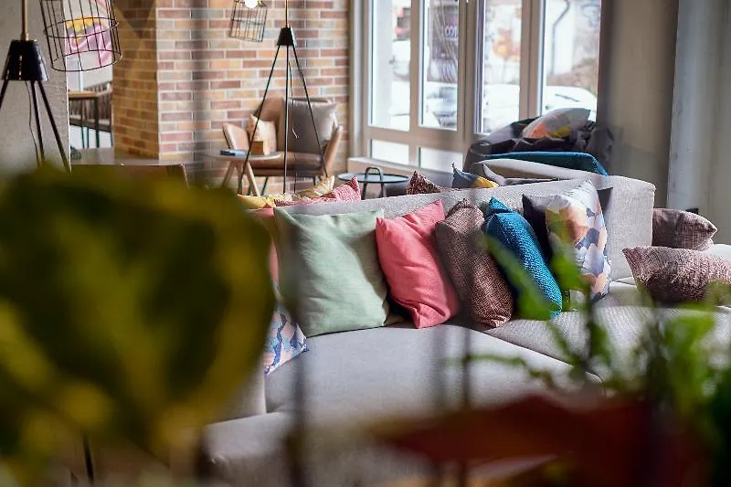 Moxy Berlin Humboldthain Park 4*,