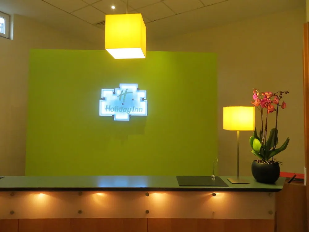Moxy Berlin Humboldthain Park 4*,