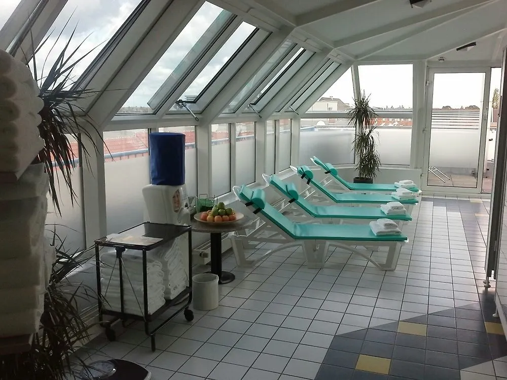 Moxy Berlin Humboldthain Park 4*,